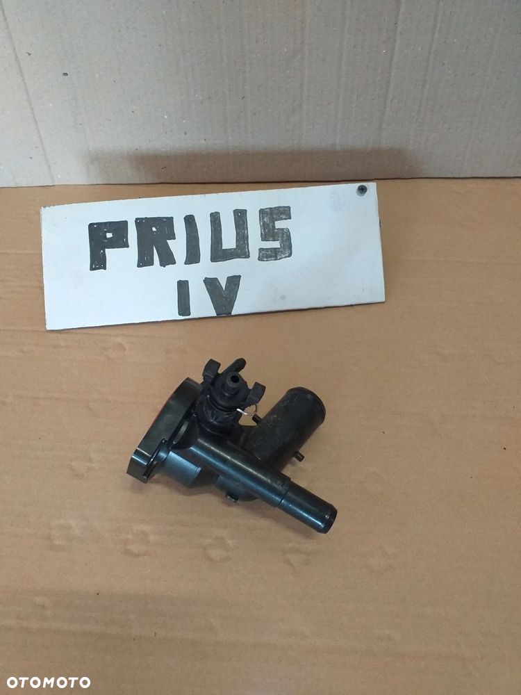 Toyota Prius IV kruciec obudowa termostatu - 1