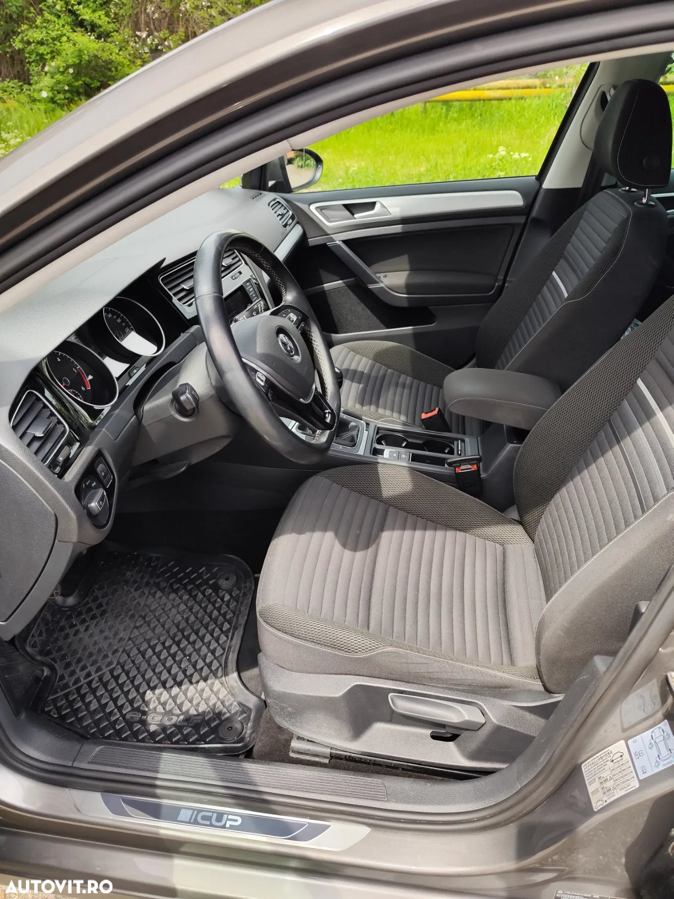 Volkswagen Golf Cabrio 2.0 TDI BlueMotion Technology - 12