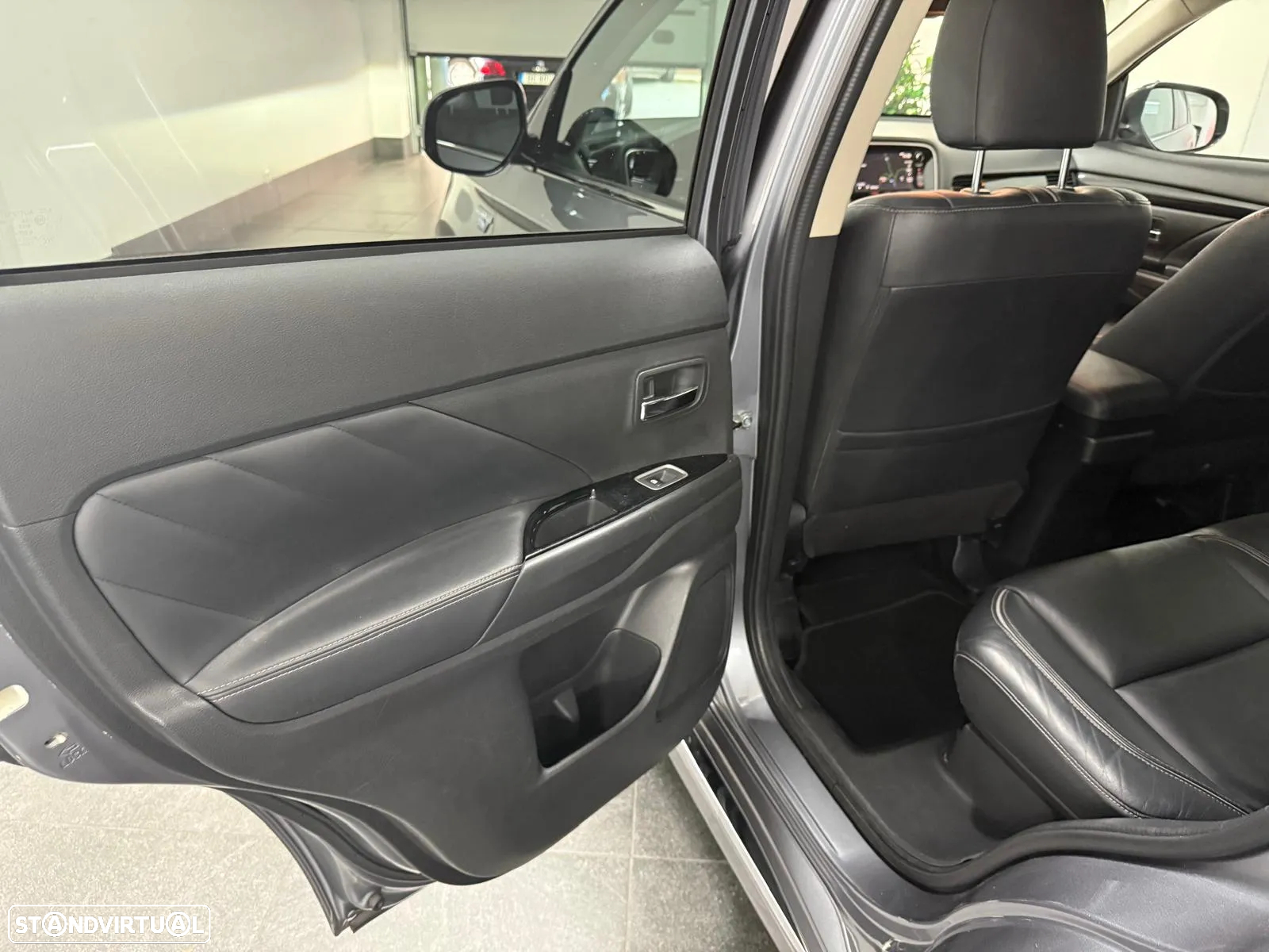 Mitsubishi Outlander 2.0 PHEV Instyle - 22
