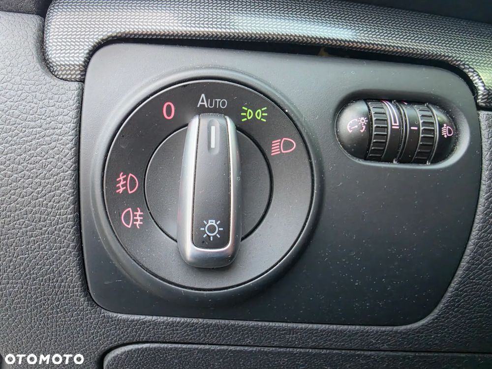 Volkswagen Golf 1.6 TDI DPF BlueMotion Technology Style - 20