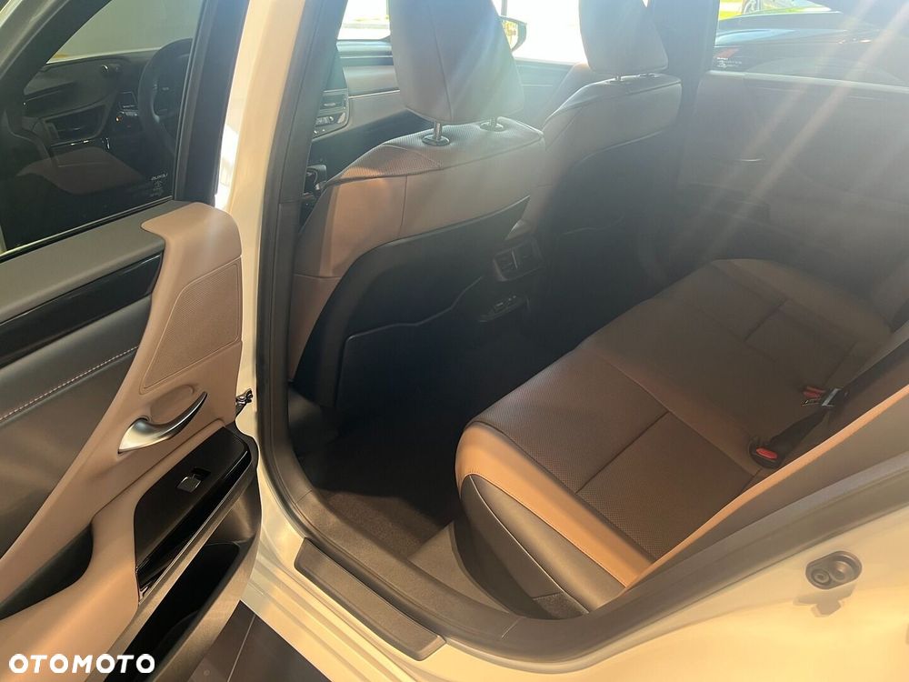 Lexus ES 300h Business Edition - 7