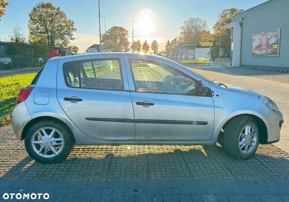 Renault Clio 1.5 dCi Authentique - 9