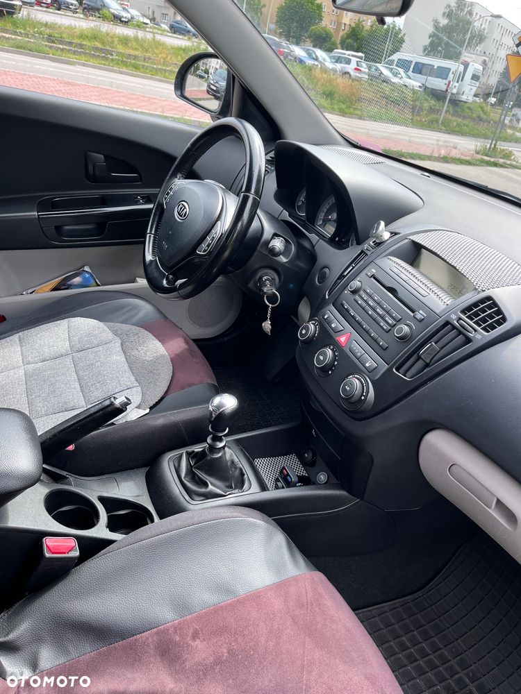 Kia Ceed 1.6 L - 6