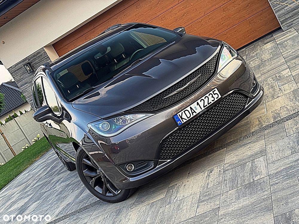 Chrysler Pacifica - 2