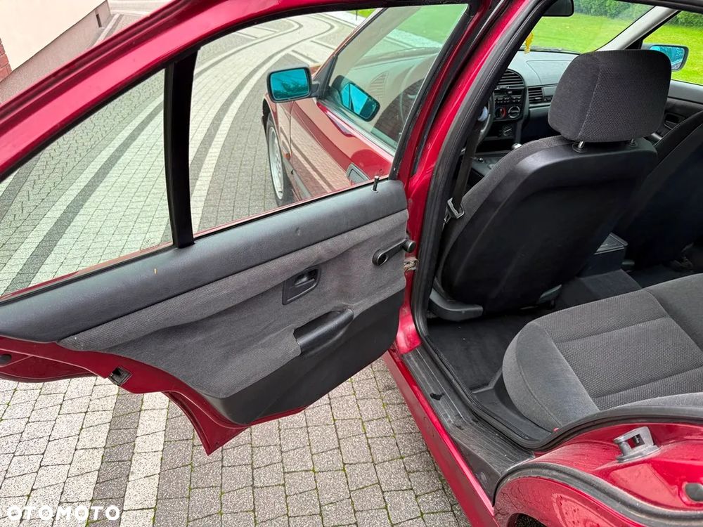 BMW Seria 3 316i - 24