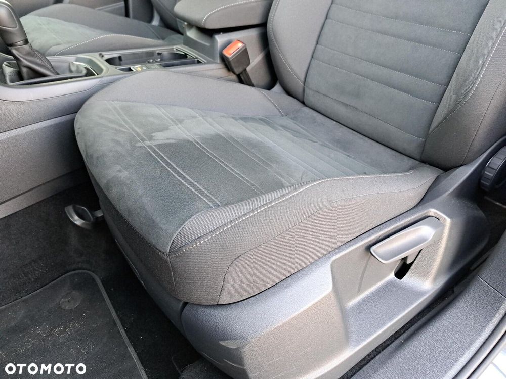 Volkswagen Touran - 12