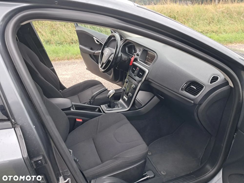 Volvo V40 D2 Momentum - 10