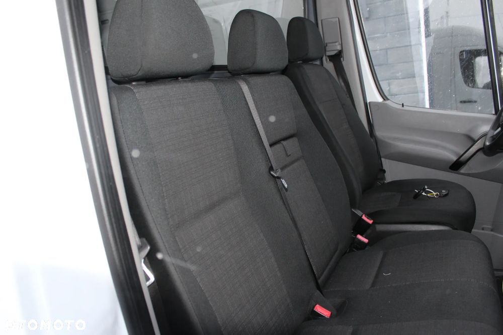 Mercedes-Benz Sprinter - 16