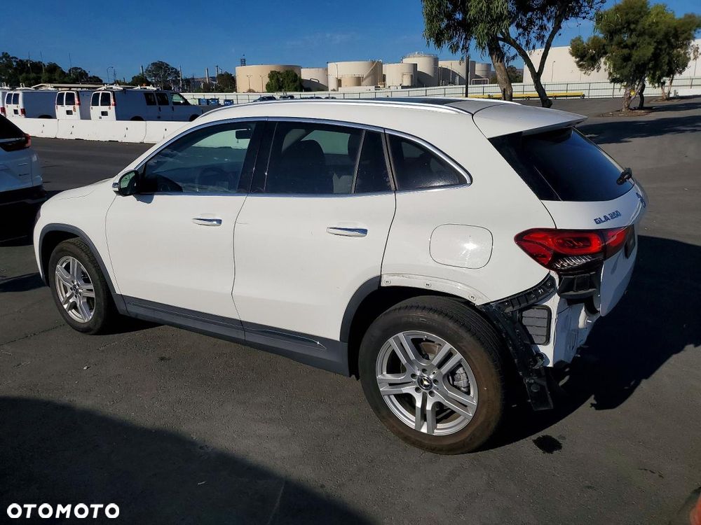Mercedes-Benz GLA 250 4-Matic AMG Line - 2