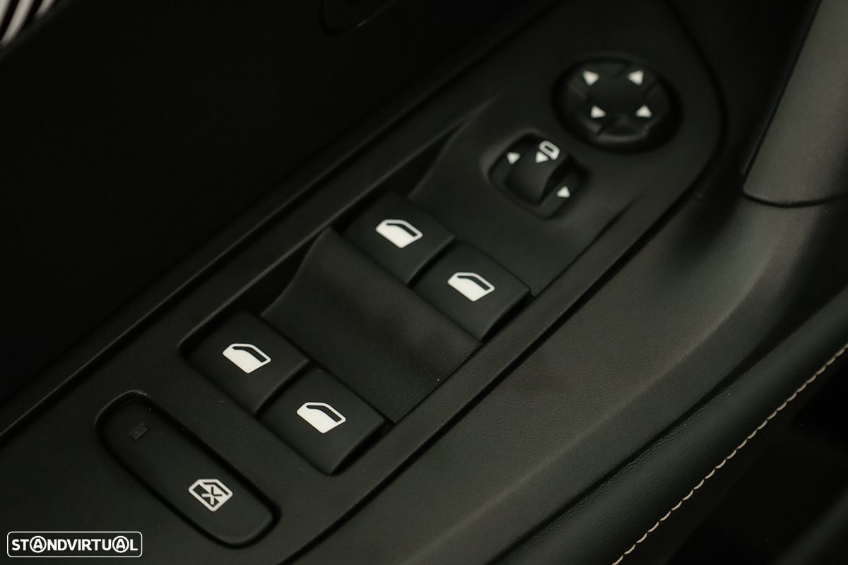 Peugeot 2008 1.2 PureTech Allure - 20