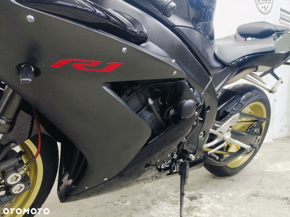 Yamaha R1 - 21