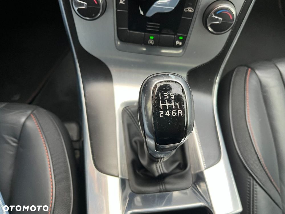 Volvo V60 D3 Summum - 14