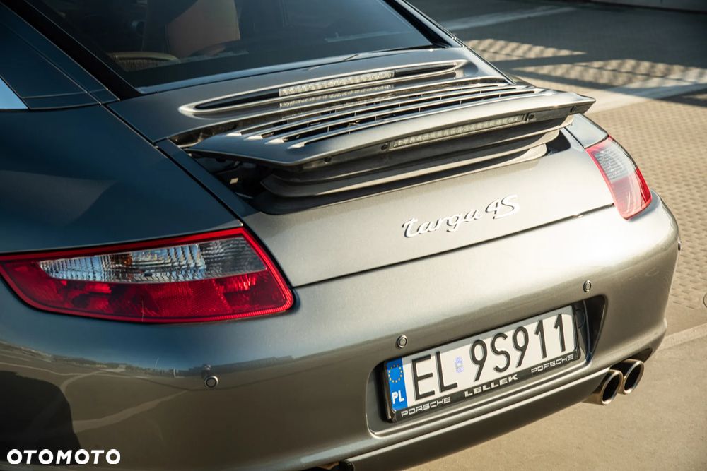 Porsche 911 - 22