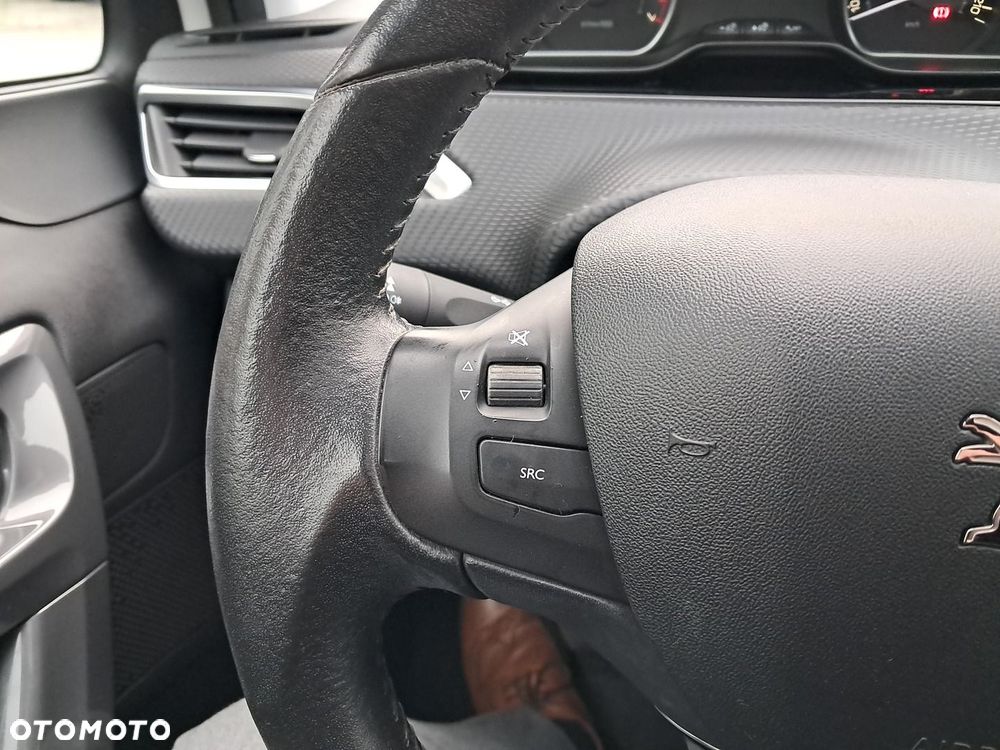 Peugeot 2008 1.2 Pure Tech Style S&S - 14