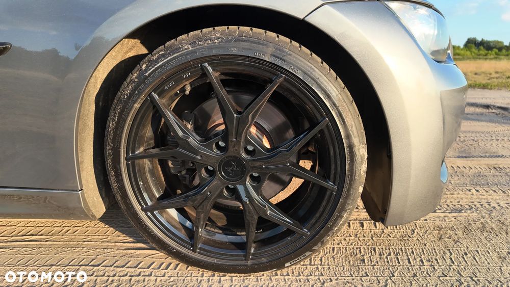 BMW Seria 3 325i - 21