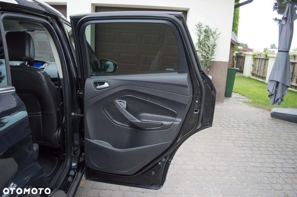 Ford Kuga 2.0 TDCi 2x4 Titanium - 34