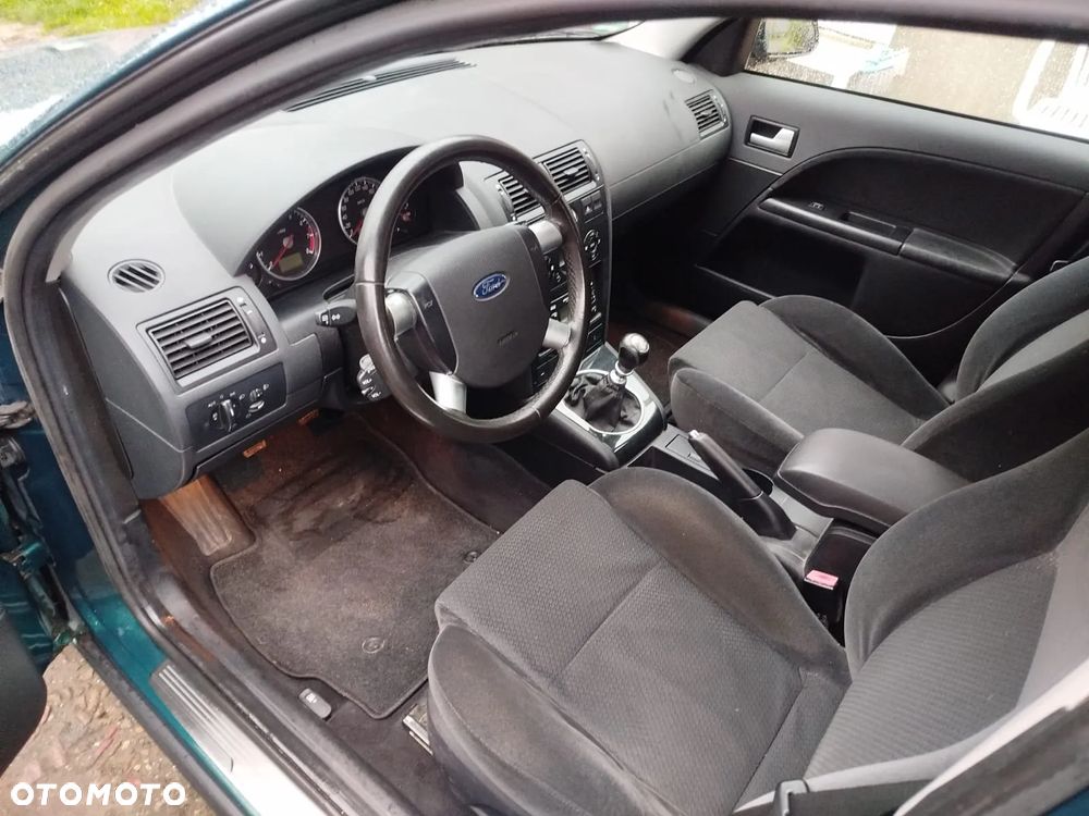 Ford Mondeo 1.8 Ghia - 13