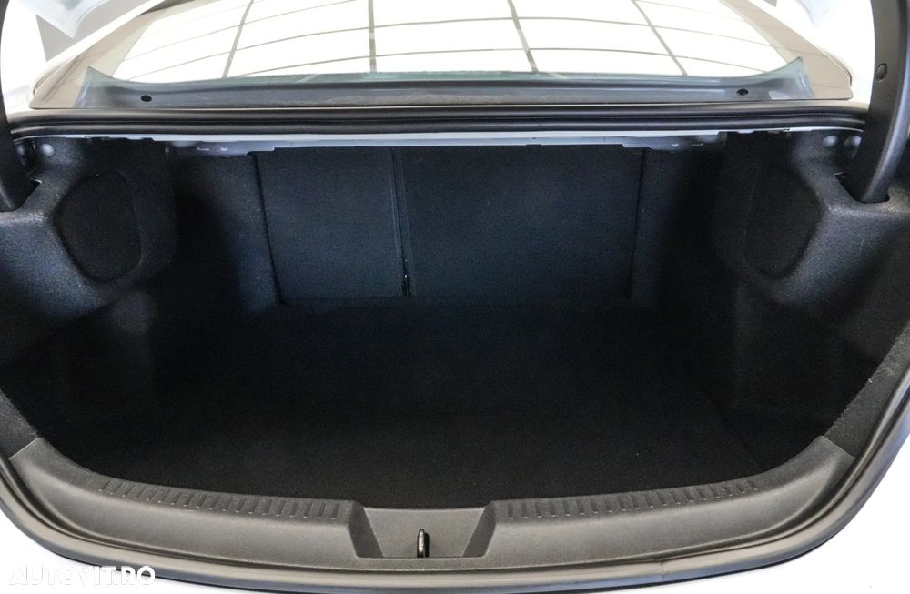 Renault Megane TCe 140 GPF EDC Equilibre - 25