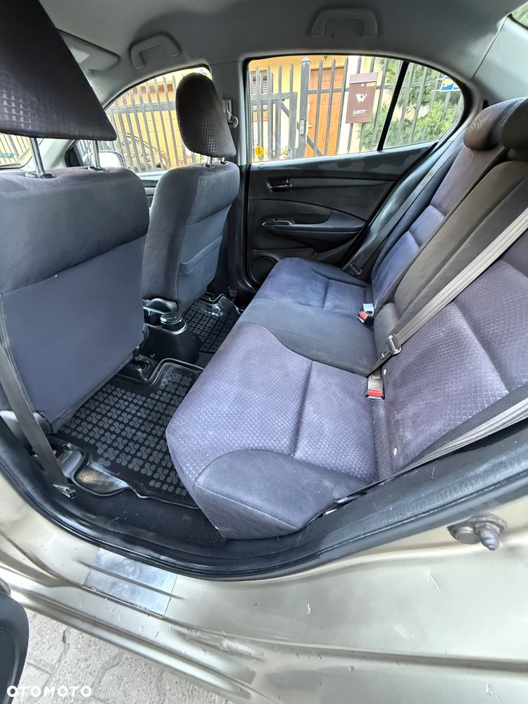 Honda City 1.4 Comfort - 14