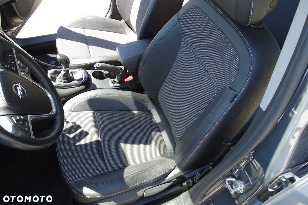 Opel Astra 1.4 T Cosmo S&S - 24