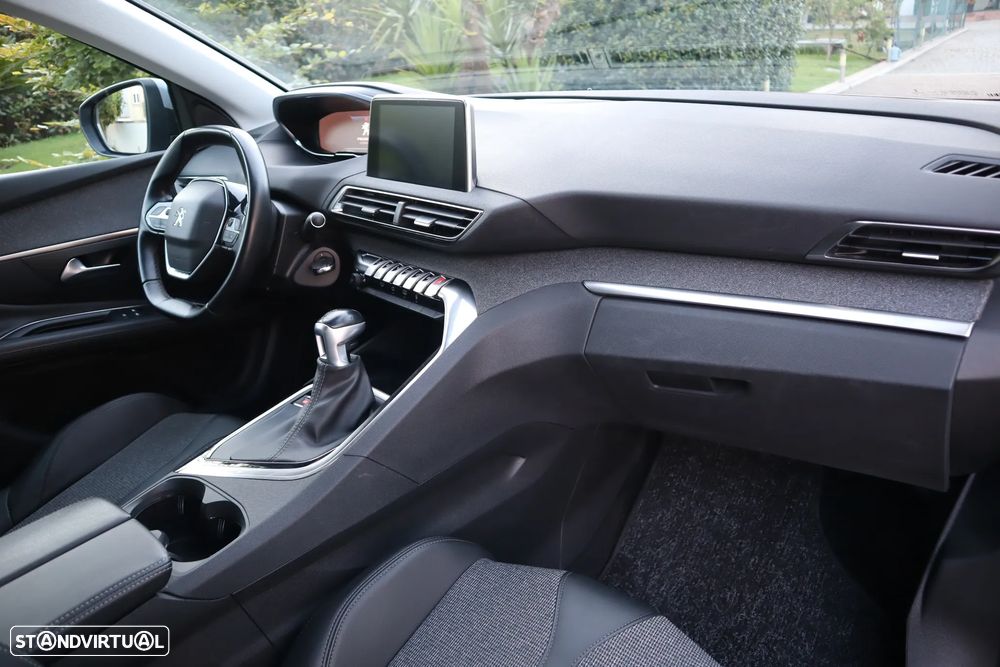 Peugeot 3008 1.2 PureTech Allure J18 - 19