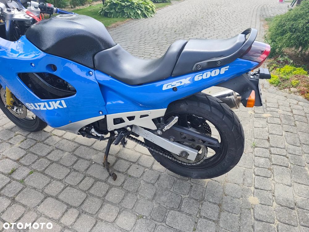 Suzuki GSX - 6