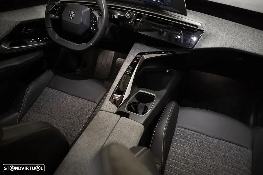 Peugeot 5008 1.2 Hybrid Allure e-DCS6 - 31