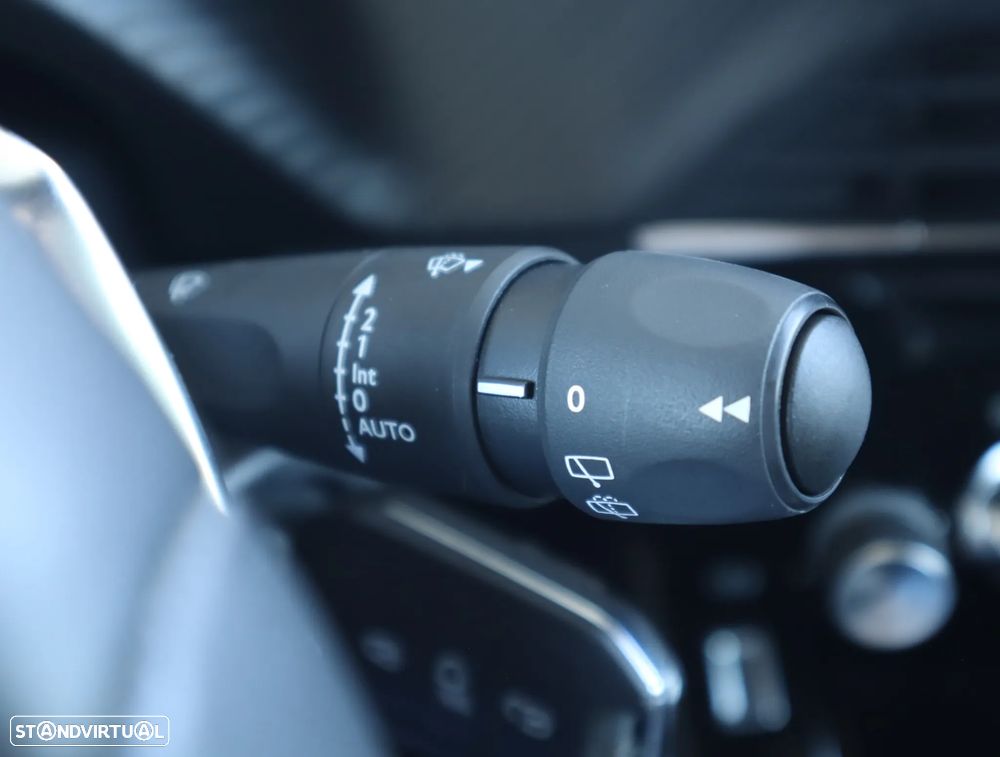 Peugeot 2008 1.2 Hybrid Allure e-DCS6 - 36