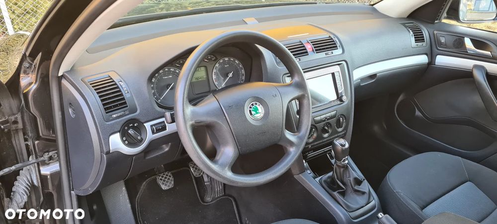 Skoda Octavia 1.6 Team Edition - 10