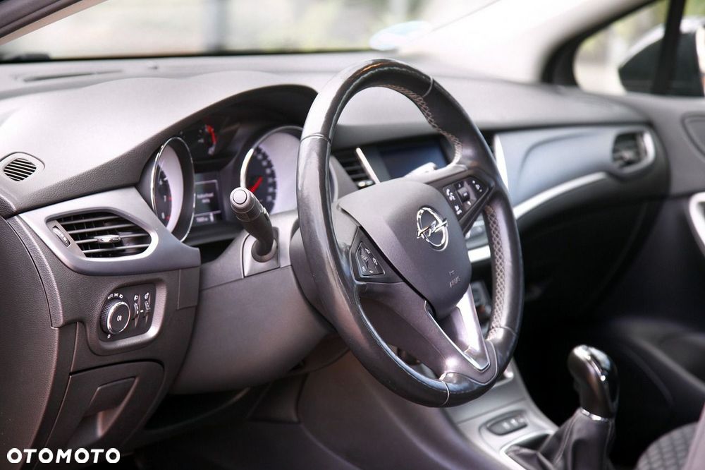 Opel Astra 1.2 Turbo Edition - 10