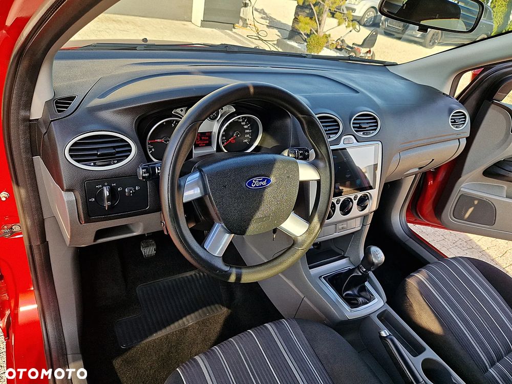 Ford Focus 1.6 16V Ghia - 12