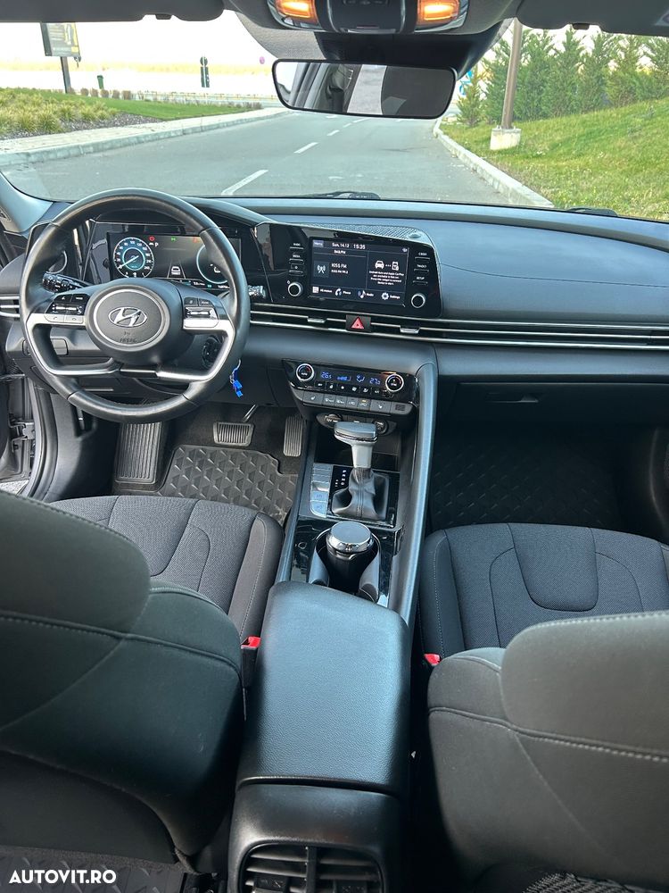 Hyundai Elantra 1.6 l 123 CP CVT Highway - 18