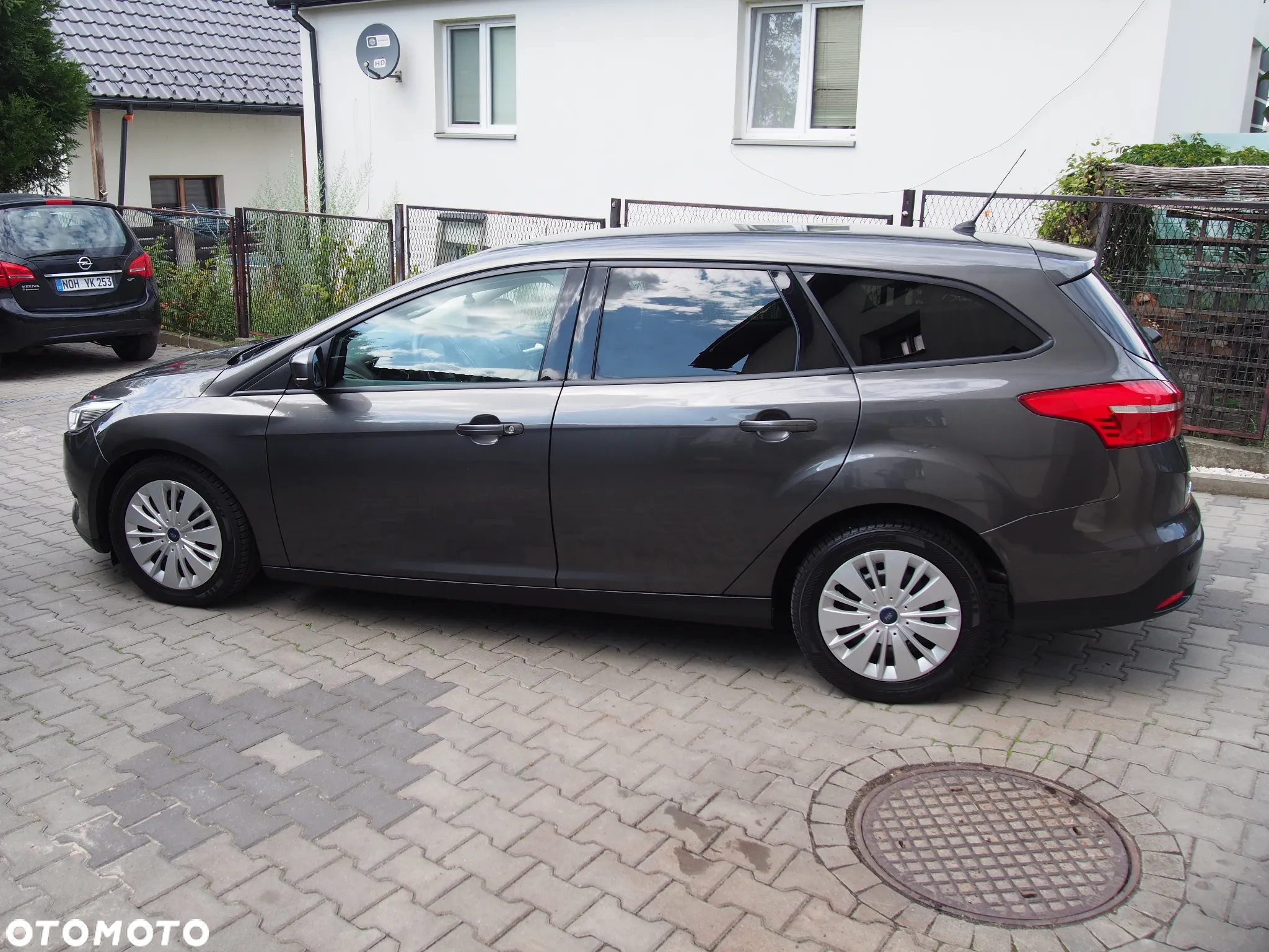 Ford Focus 1.6 TDCi DPF Start-Stopp-System SYNC Edition - 8