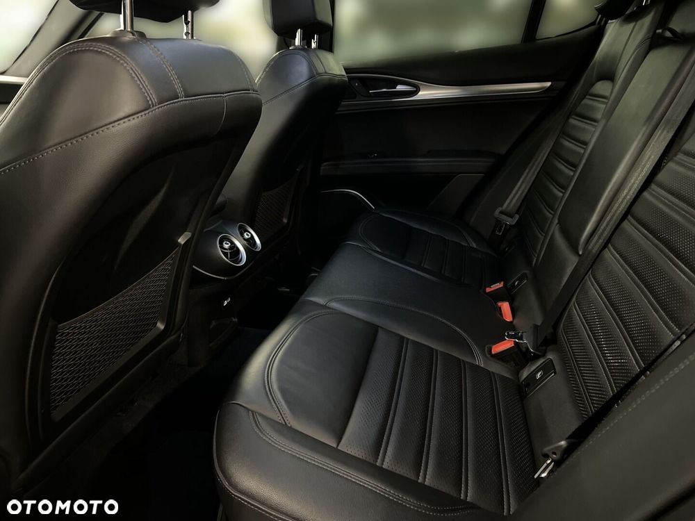 Alfa Romeo Stelvio 2.0 Turbo Veloce Q4 - 12