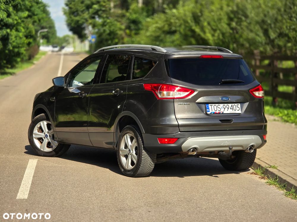 Ford Kuga 2.0 TDCi 2x4 Titanium - 4