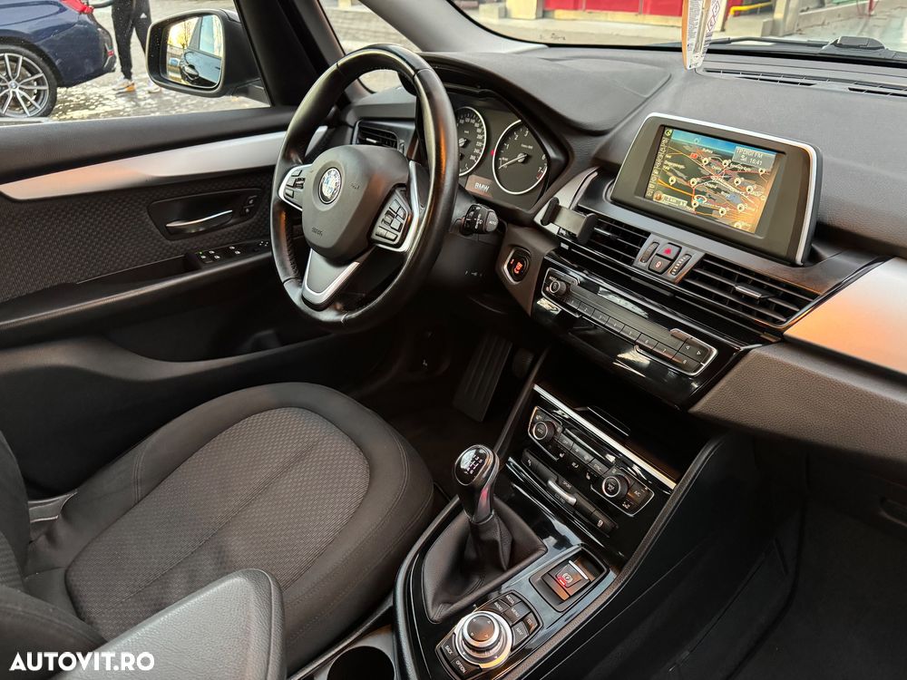 BMW Seria 2 218i Standard - 6