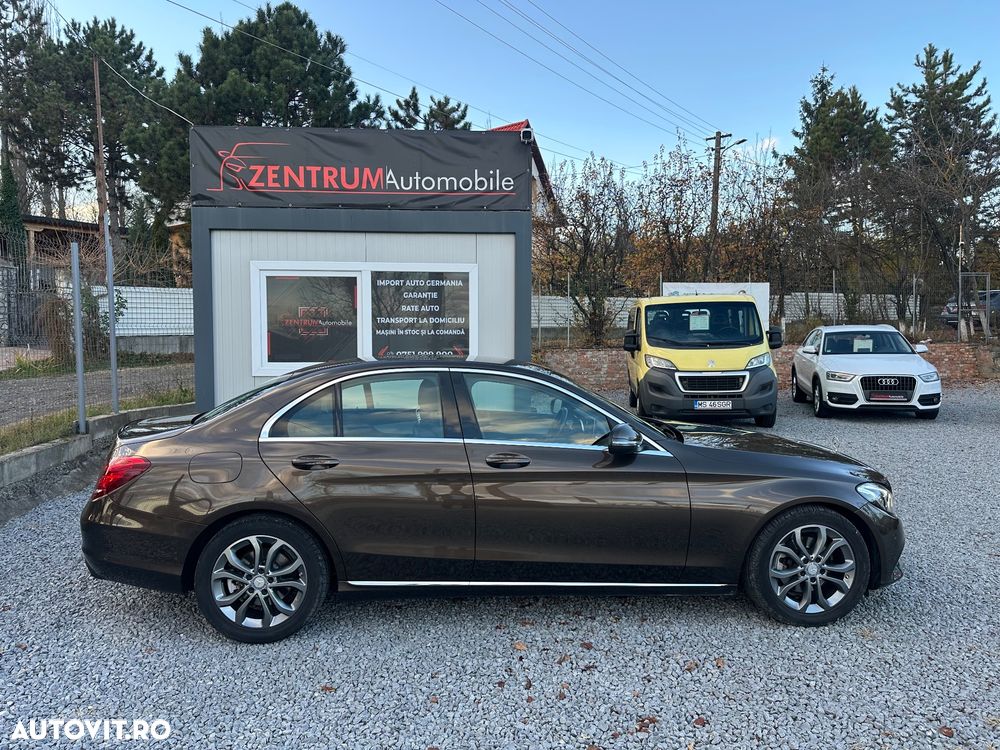 Mercedes-Benz C - 12