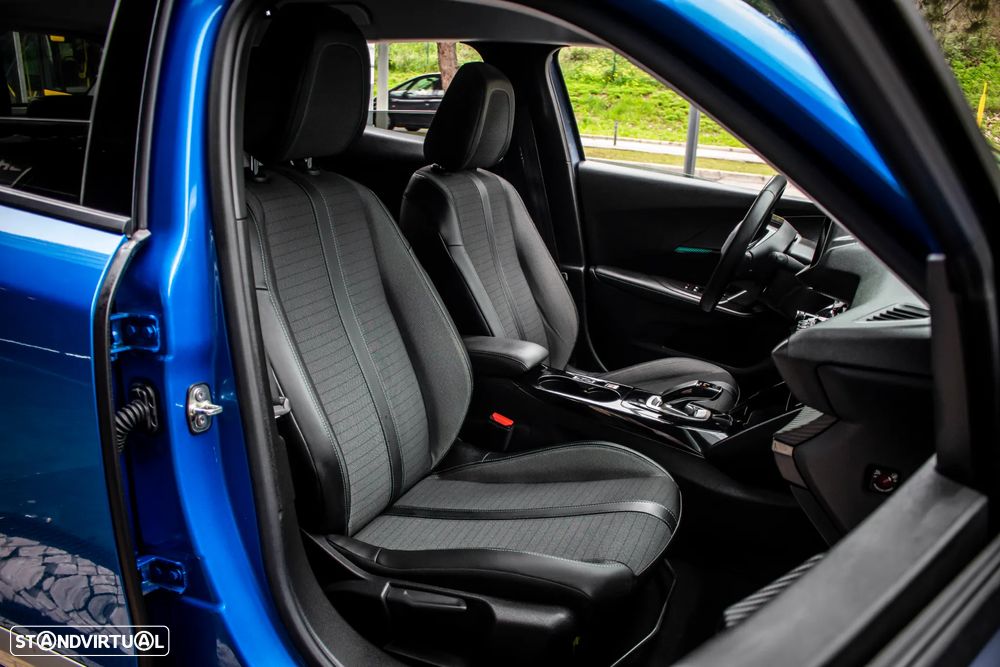 Peugeot e-2008 Allure - 28