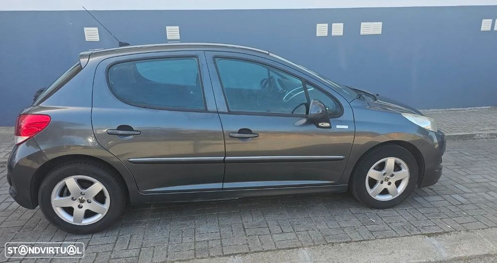 Peugeot 207 - 1