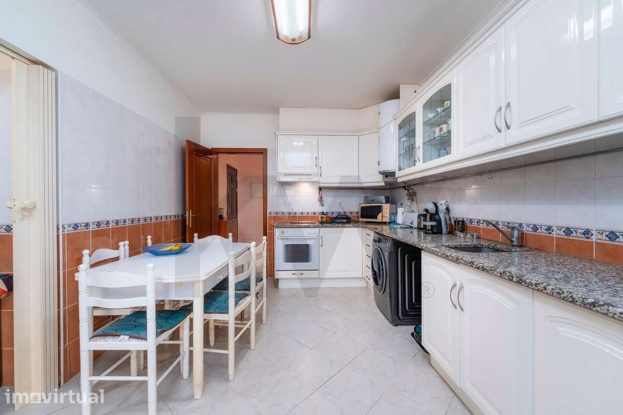Apartamento T3, com áreas muito generosas com logradouro, localizado e - Grande imagem: 5/21