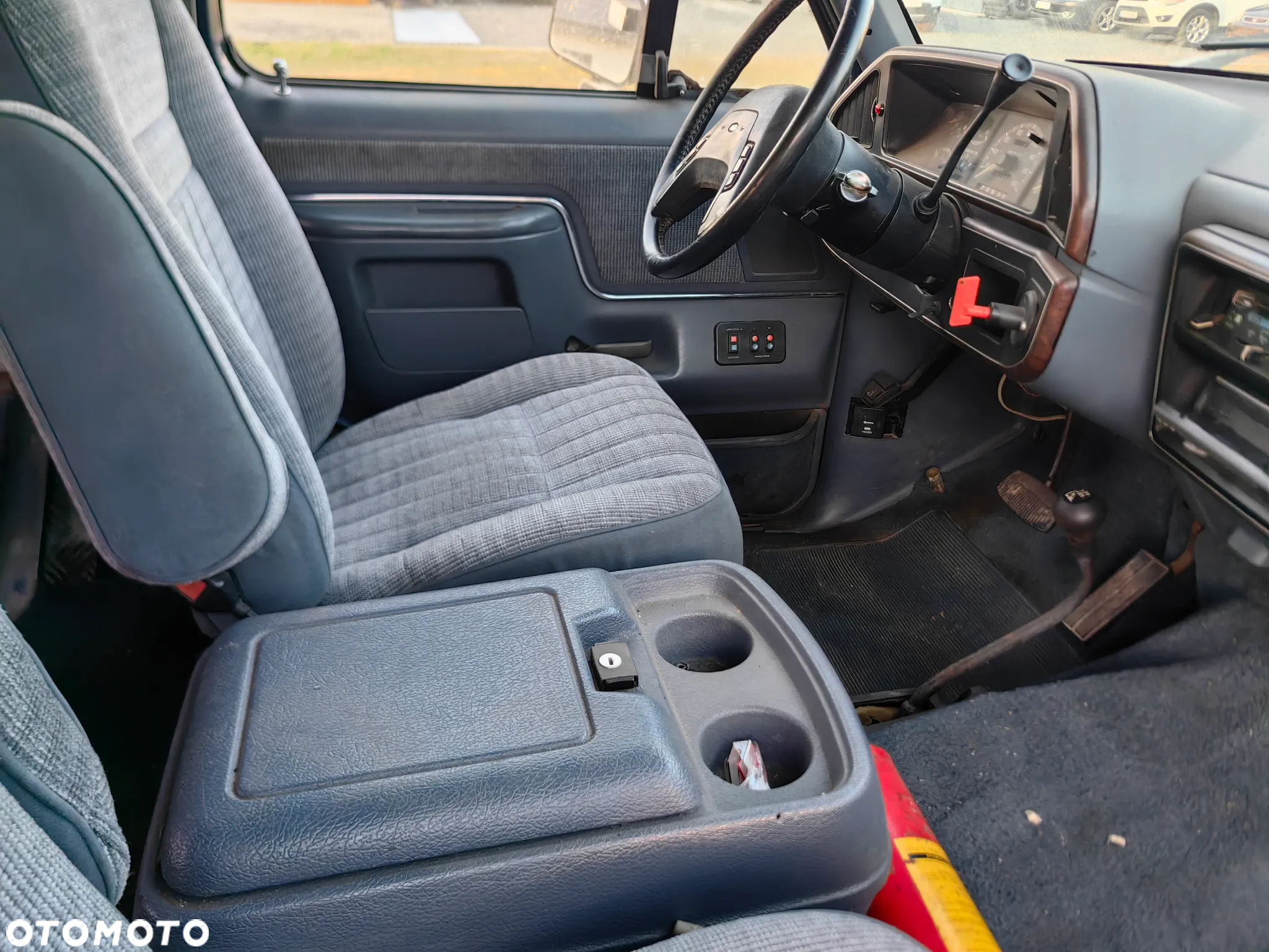 Ford Bronco - 9