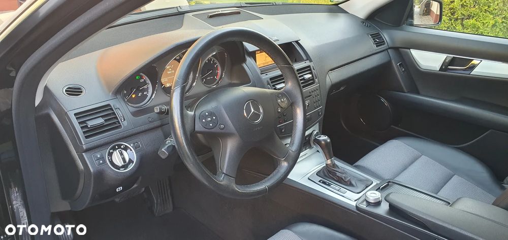 Mercedes-Benz Klasa C 180 CGI Automatik BlueEFFICIENCY Avantgarde - 34