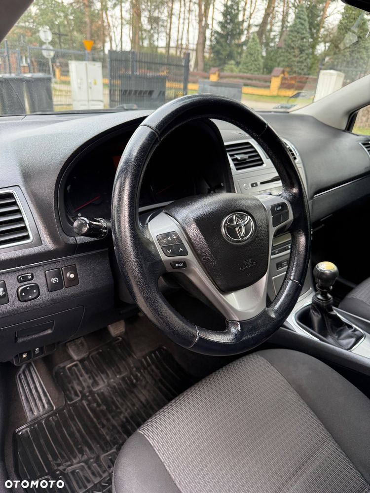 Toyota Avensis 1.8 Sol - 17