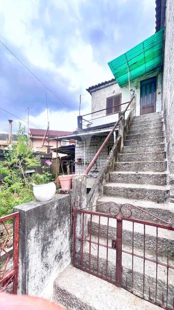 Moradia para Restauro com Duas Frações Independentes, Terreno e Gar... - Grande imagem: 5/16