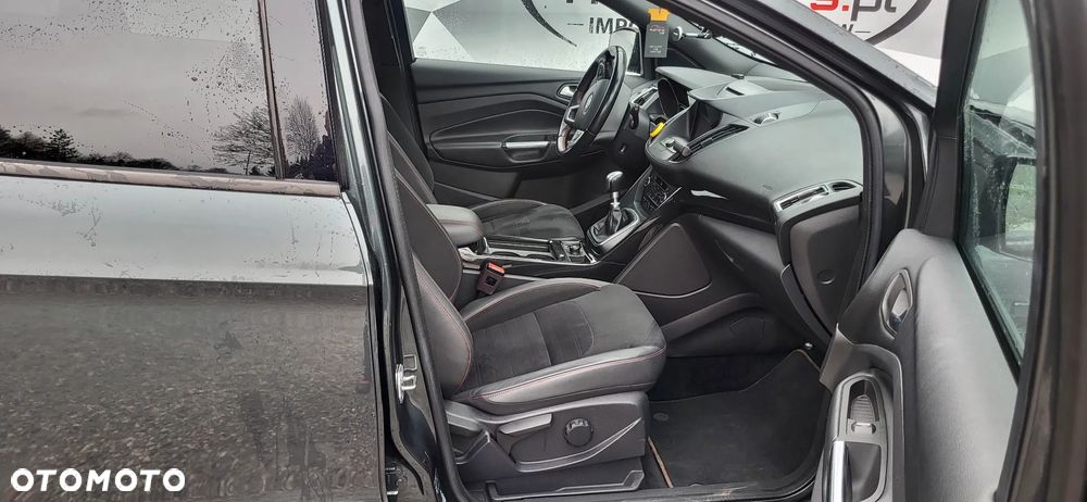 Ford Kuga 1.5 EcoBoost 2x4 ST-Line - 17