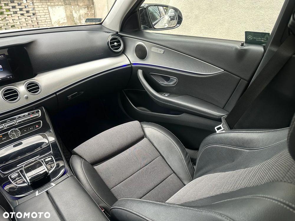 Mercedes-Benz Klasa E 220 d 9G-TRONIC - 23