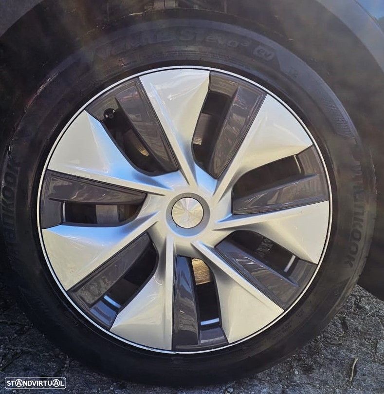 Tesla Model Y - 9