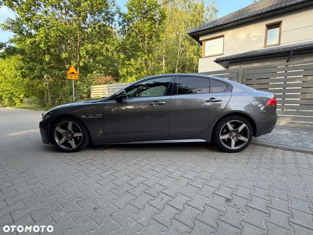 Jaguar XE 2.0 T R-Sport - 9