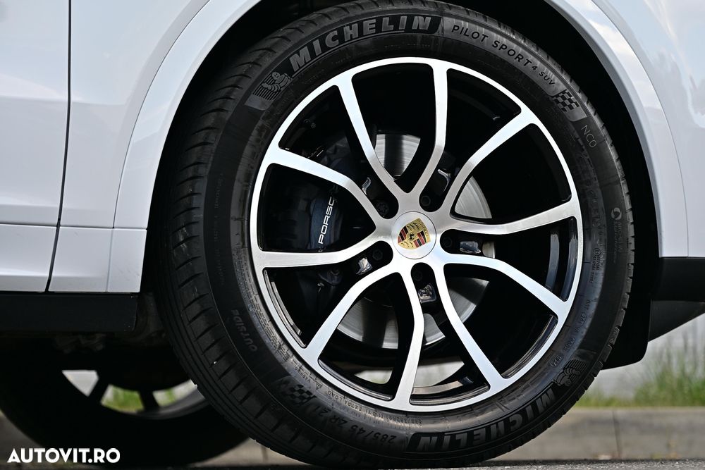 Porsche Cayenne - 25