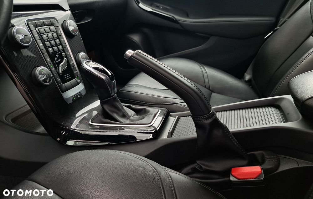 Volvo V40 - 25